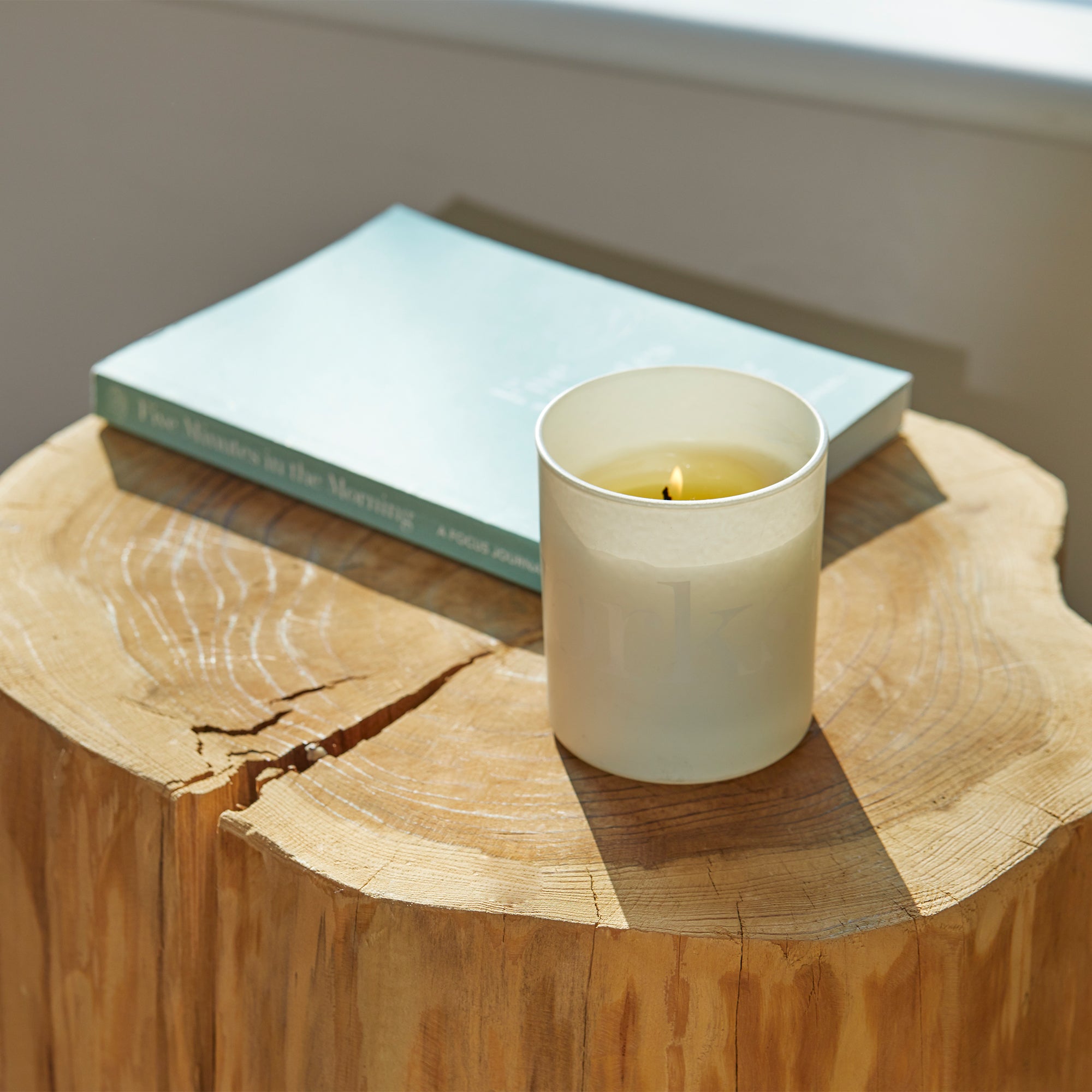 This Works candle - neroli & sweet orange 220g -Ltd Edition image 3